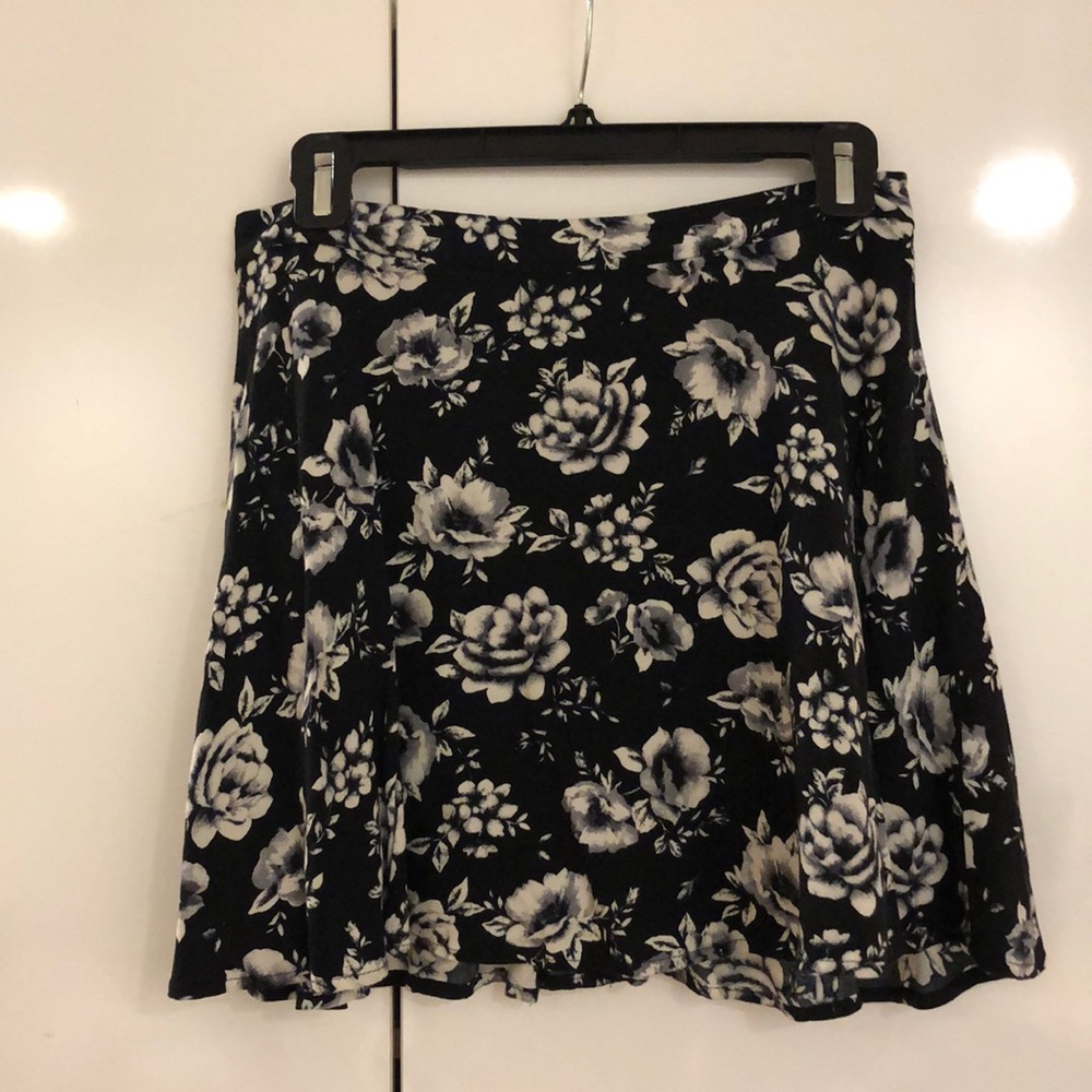 Black and white floral skirt with zip